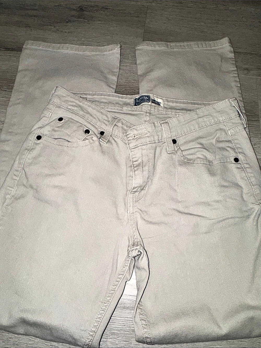 Signature by Levi Strauss & Co. Low Rise Bootcut Jeans. Waist 8